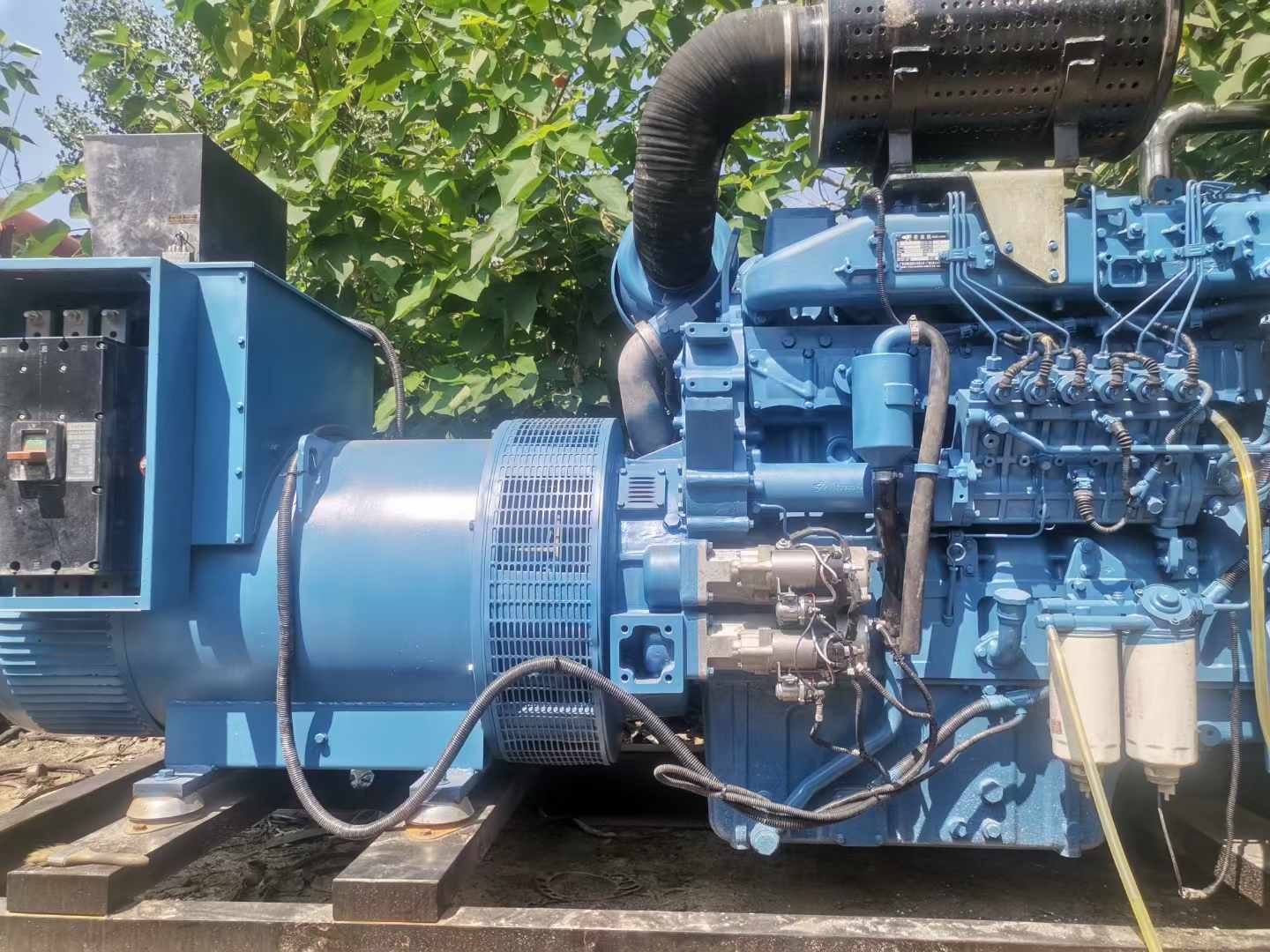 张湾详细说明降低 800kW 柴油发电机输出电流波动的方法